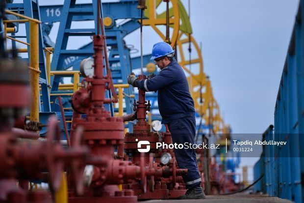 Azərbaycan nefti ucuzlaşmaqda davam edir 