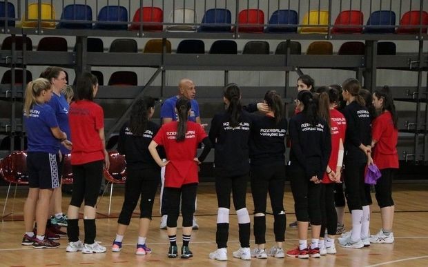 18 yaşadək voleybolçulardan ibarət Azərbaycan millisi ilk oyunda məğlub olub