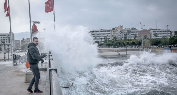 Türkiyədə qasırğa nəticəsində doqquz nəfər ölüb - FOTO