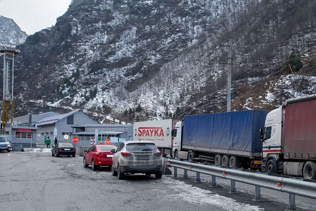 Rusiya Federasiyasından Yuxarı Lars vasitəsilə Gürcüstana gedən yol müvəqqəti bağlanıb