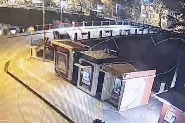 Türkiyədə avtomobil körpüdən çaya yuvarlandı - ANBAAN VİDEO