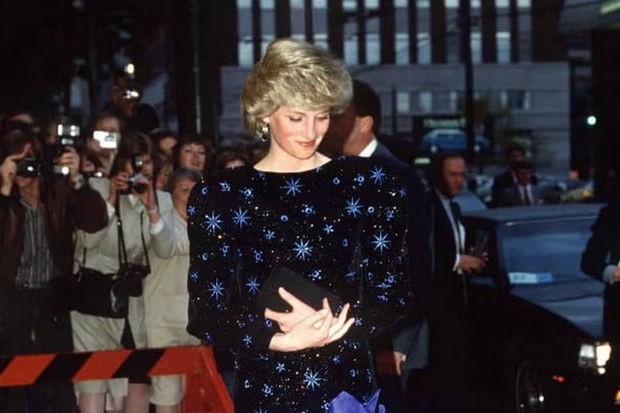 Şahzadə Diananın 40 illik paltarı dünyanın ən bahalı libası oldu - FOTO