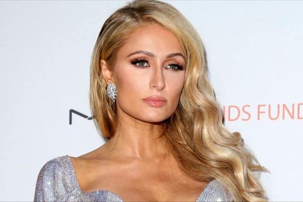 Paris Hilton böyüyən oğlu Feniksi nümayiş etdirdi - VİDEO