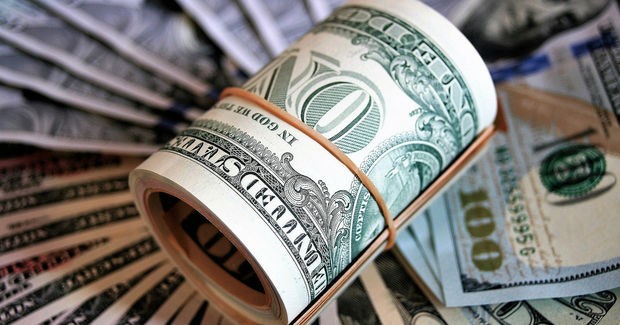 Bloomberg: “Dollar iyul ayından bəri ən zəif səviyyəyə düşüb”