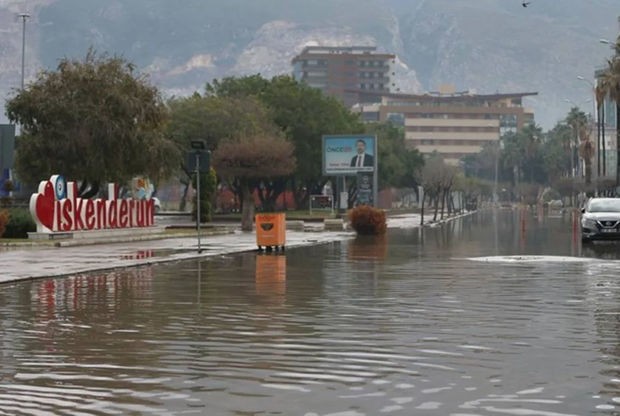 Hatay su altında qaldı - FOTO