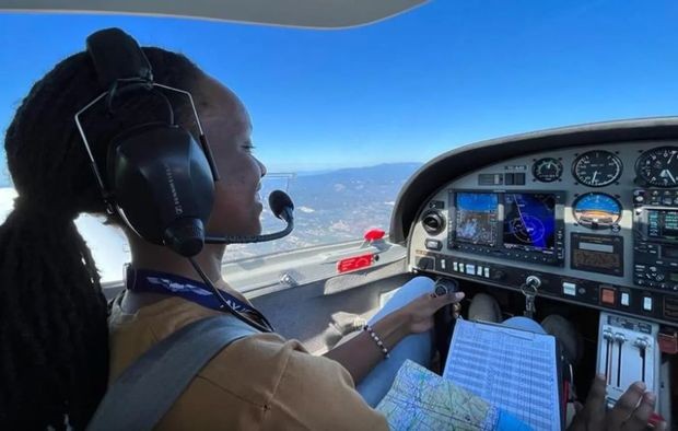 Türkiyədə təhsil alıb Ruandanın ən gənc qadın pilotu oldu - FOTO