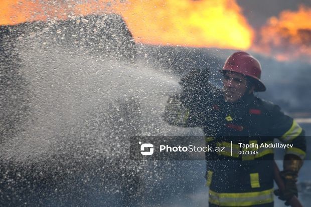 Bakıda altıotaqlı ev yanıb