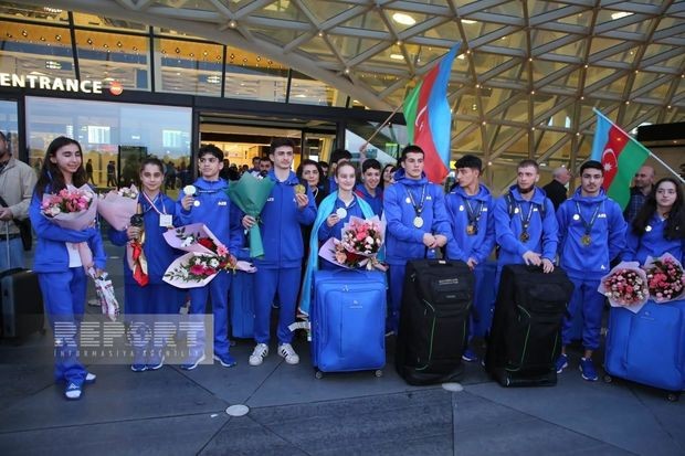 Avropa çempionatında qızıl medal qazanan gimnastlarımız Vətənə dönüblər - FOTO