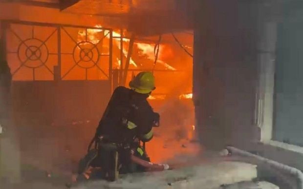 Bakıda çoxmərtəbəli binaya bitişik konstruksiyada yanğın olub - FOTO/VİDEO