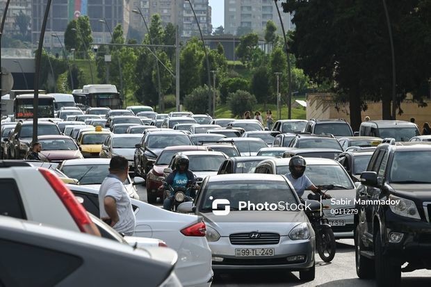 Hazırda paytaxtda sıxlıq olan yolların SİYAHISI - FOTO