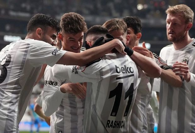 İstanbulda qol dueli: “Beşiktaş” son saniyələrdə sevindi - VİDEO