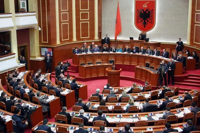Albaniyada futbola görə parlamentin iclası ləğv edildi