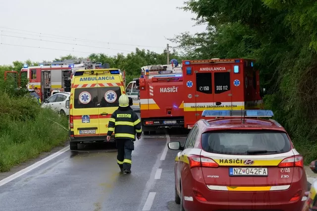 Slovakiyada qatarla avtobus toqquşub: Ölənlər və yaralananlar var