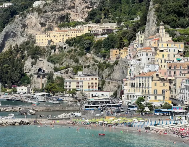 Tirren dənizinin mirvarisi: Amalfi sahili