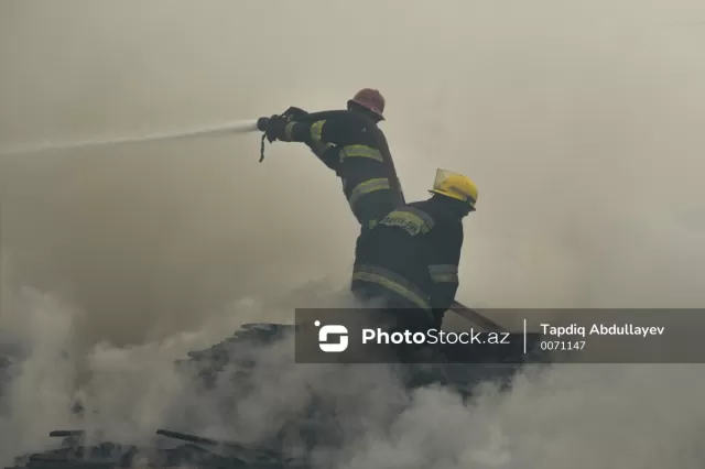 Bakıda çoxmərtəbəli binada yanğın baş verib