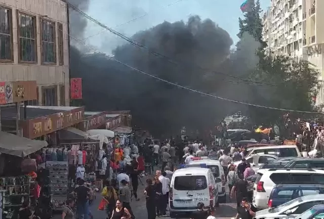 Bakının məşhur bazarının yaxınlığında yanğın: Yolda sıxlıq yaranıb