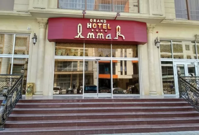 Bakıda məşhur hotel yanır