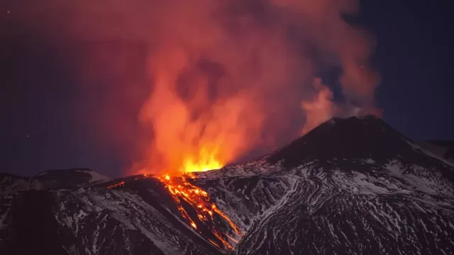 Etna sakitləşmir: Bir həftə ərzində ikinci püskürmə Siciliyanı iflic edib