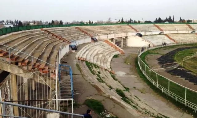 15 milyon manat ayrılan Gəncə şəhər stadionunda təmir işləri niyə dayanıb?