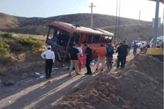 Güney Azərbaycanda zəvvarları daşıyan avtobus qəzaya uğrayıb: Çox sayda yaralanan var