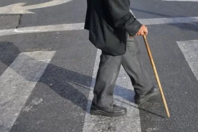 Paytaxtda ahıl kişini avtomobil vurub