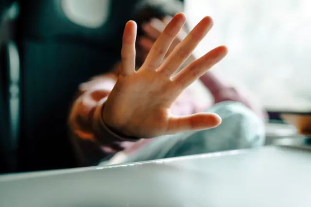 18 yaşlı qadının bıçaqlanmasının DETALLARI: Başqası ilə yaşayırmış