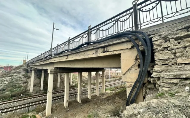 Sumqayıt şəhərini Saray qəsəbəsi ilə birləşdirən KÖRPÜ SÖKÜLÜR