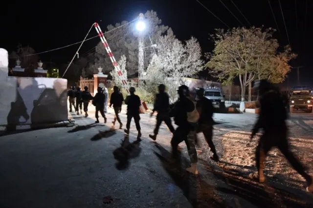 Pakistanda nəzarət-buraxılış məntəqəsi terrorçuların əlinə keçdi: Ölənlər və yaralananlar var