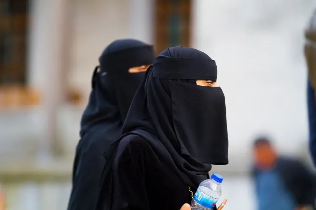 İsveçrədə çadra və niqab geyinməyə qadağa qüvvəyə mindi