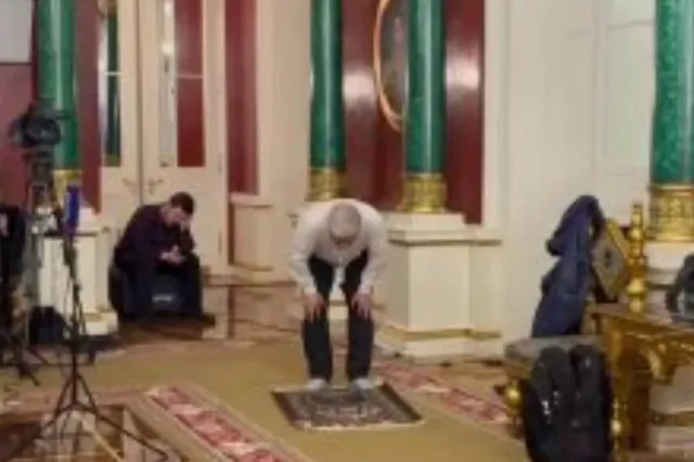 Pezeşkianın nümayəndə heyəti Kremldə namaz qıldı