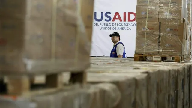 Venesuelada korrupsiya QALMAQALI: Müxalifət USAID pullarını çevrilişlərə xərcləyib