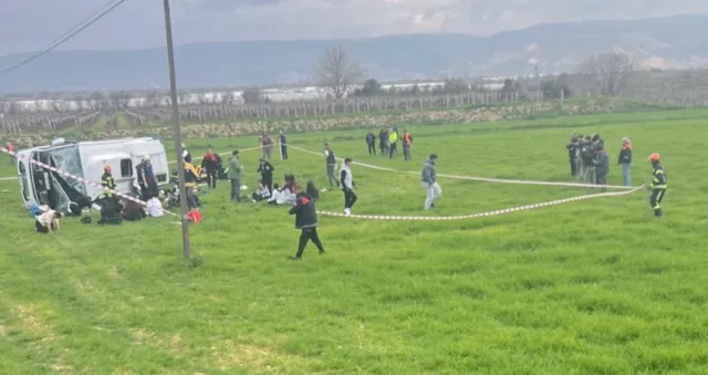 Türkiyədə məktəb avtobusu aşdı: Ölən və yaralananlar var