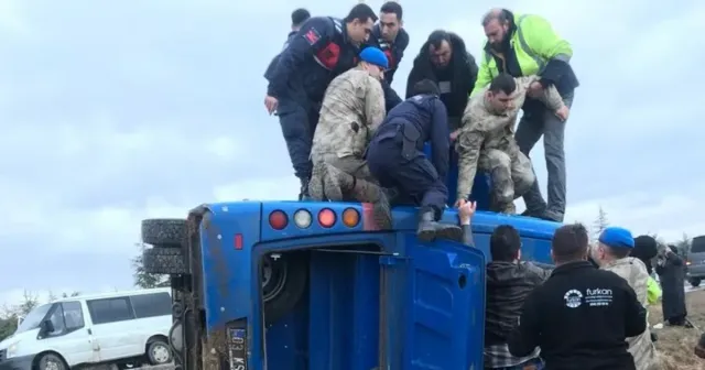 Türkiyədə məhkumları daşıyan avtobus aşdı: 14 yaralı