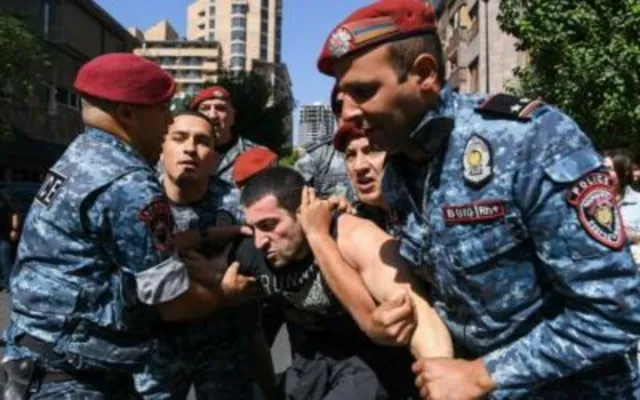 Ermənistanda sabiq nazirin oğlu SAXLANILDI