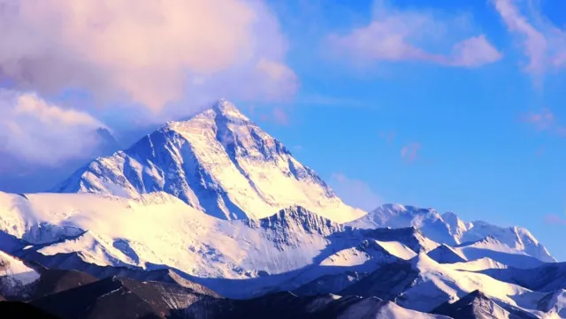 Alimlərdən xəbərdarlıq: Everest buzlağının əriməsi milyonlarla insanı susuz qoyacaq