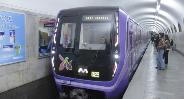 Bakı metrosunda problem yaranıb, qatarlar gecikir