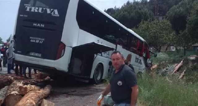 Türkiyədə avtobus qəzası - Çox sayda ölən və yaralanan var