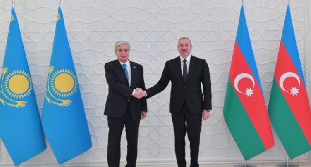 İlham Əliyev Tokayevə zəng edib