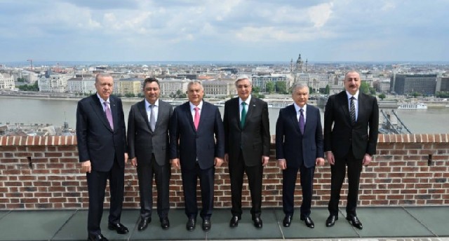 Budapeştdə Türk Dövlətləri Təşkilatının dövlət və hökumət başçılarının şərəfinə rəsmi lanç verilib