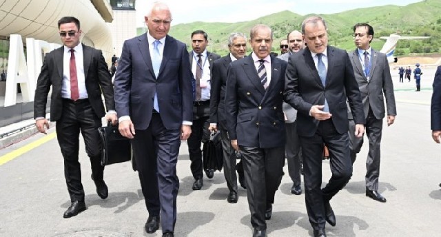 Şahbaz Şərifin təyyarəsi Laçın Beynəlxalq Hava Limanına enib