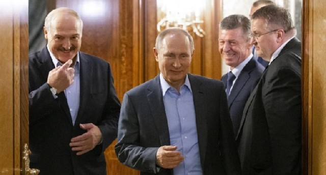 Putindən Lukaşenkoya təəccüblü zəng: "Bu nədir?"