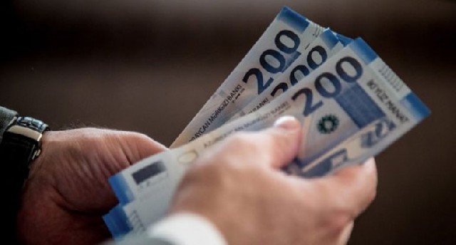 Bakıda orta aylıq əməkhaqqı 1350 manatı ötdü