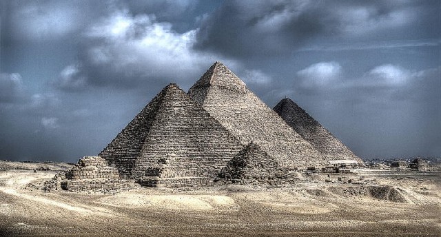 Giza piramidalarının altında sirli yeraltı şəhər tapıldı