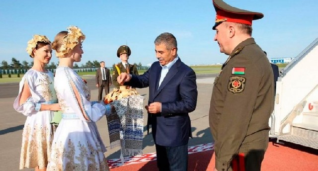 Azərbaycanın müdafiə naziri Belarusa rəsmi səfər edib