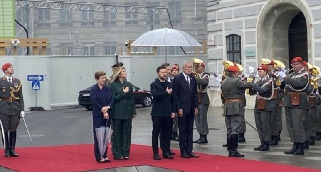 Zelenskinin həyat yoldaşı ilə kobud rəftarı gündəm oldu - FOTO