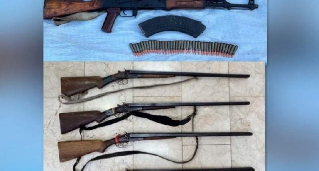 Qanunsuz saxlanılan silahlar polisə təhvil verildi