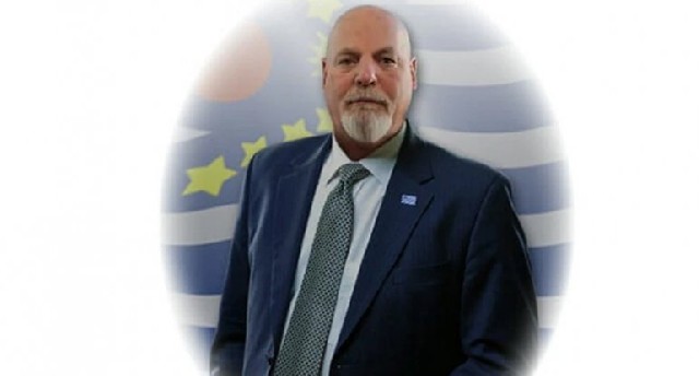 Ayda və planetlərdə torpaq satan adam: Dennis Houpun təəccüblü hekayəsi