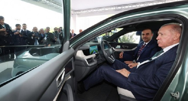 Ərdoğan "TOGG"un yeni modeli ilə test sürüşü edib