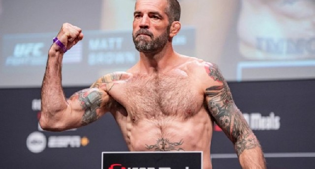 Amerikalı döyüşçü UFC-dən uzaqlaşdırılıb