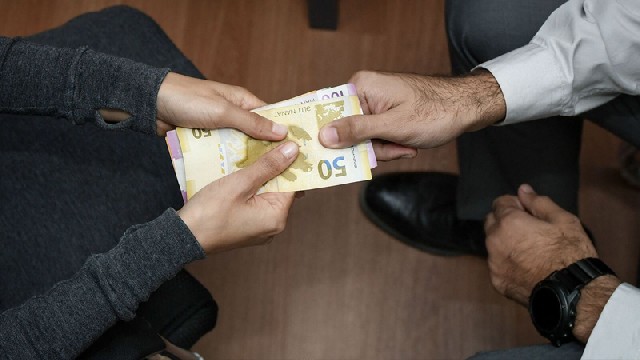 PA-ya işə düzəltmə adı 3000 manatlıq dələduzluq